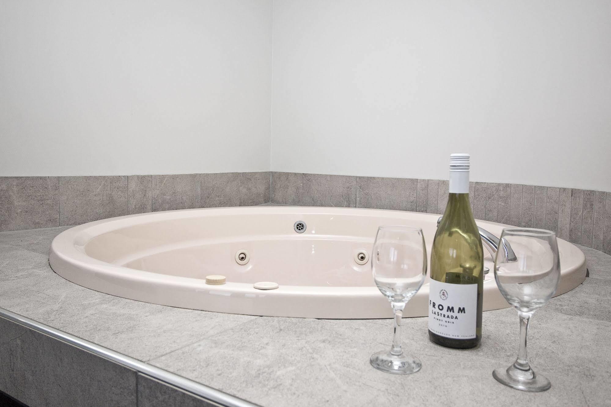Clearwater Motor Lodge Таупо Экстерьер фото